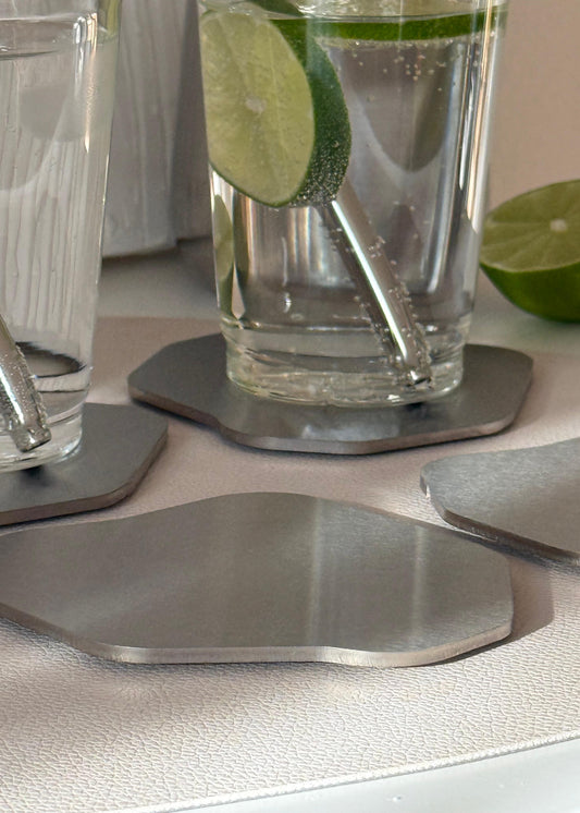 Edelstahl Untersetzer – 3 mm, 240K geschliffen | Organisches Design